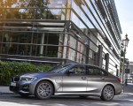 2020 BMW 330e Plug-in Hybrid Front Three-Quarter Wallpapers 150x120