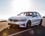 2020 BMW 330e Plug-in Hybrid Front Three-Quarter Wallpapers 150x120