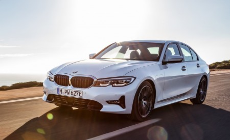 2020 BMW 330e Plug-in Hybrid Front Three-Quarter Wallpapers 450x275 (89)
