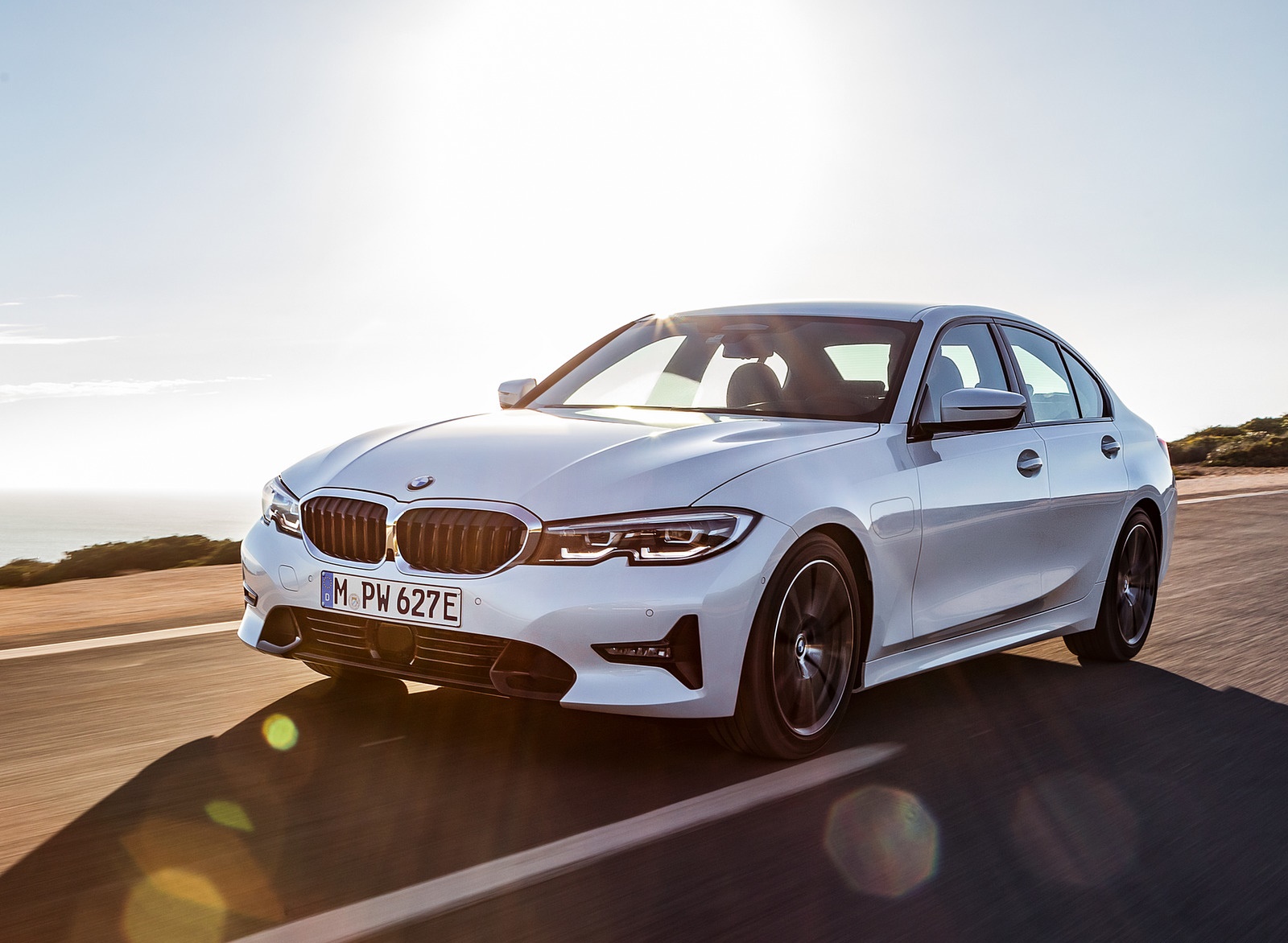 2020 BMW 330e Plug-in Hybrid Front Three-Quarter Wallpapers #89 of 96