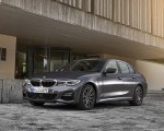 2020 BMW 330e Plug-in Hybrid Front Three-Quarter Wallpapers 150x120