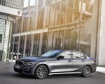 2020 BMW 330e Plug-in Hybrid Front Three-Quarter Wallpapers 150x120 (24)