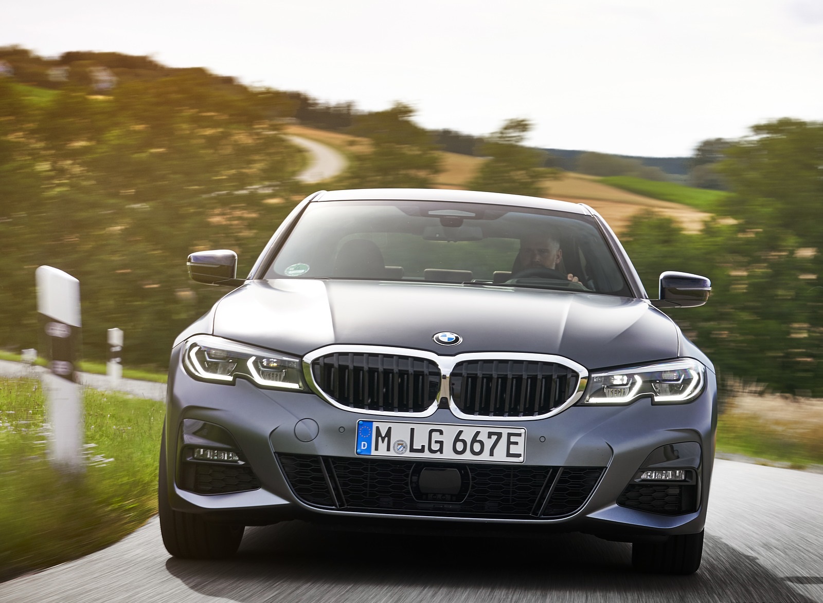 2020 BMW 330e Plug-in Hybrid Front Wallpapers #4 of 96