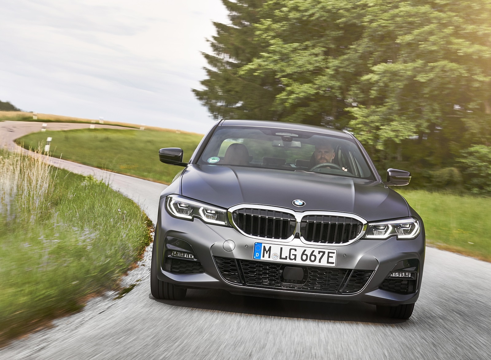 2020 BMW 330e Plug-in Hybrid Front Wallpapers (7)