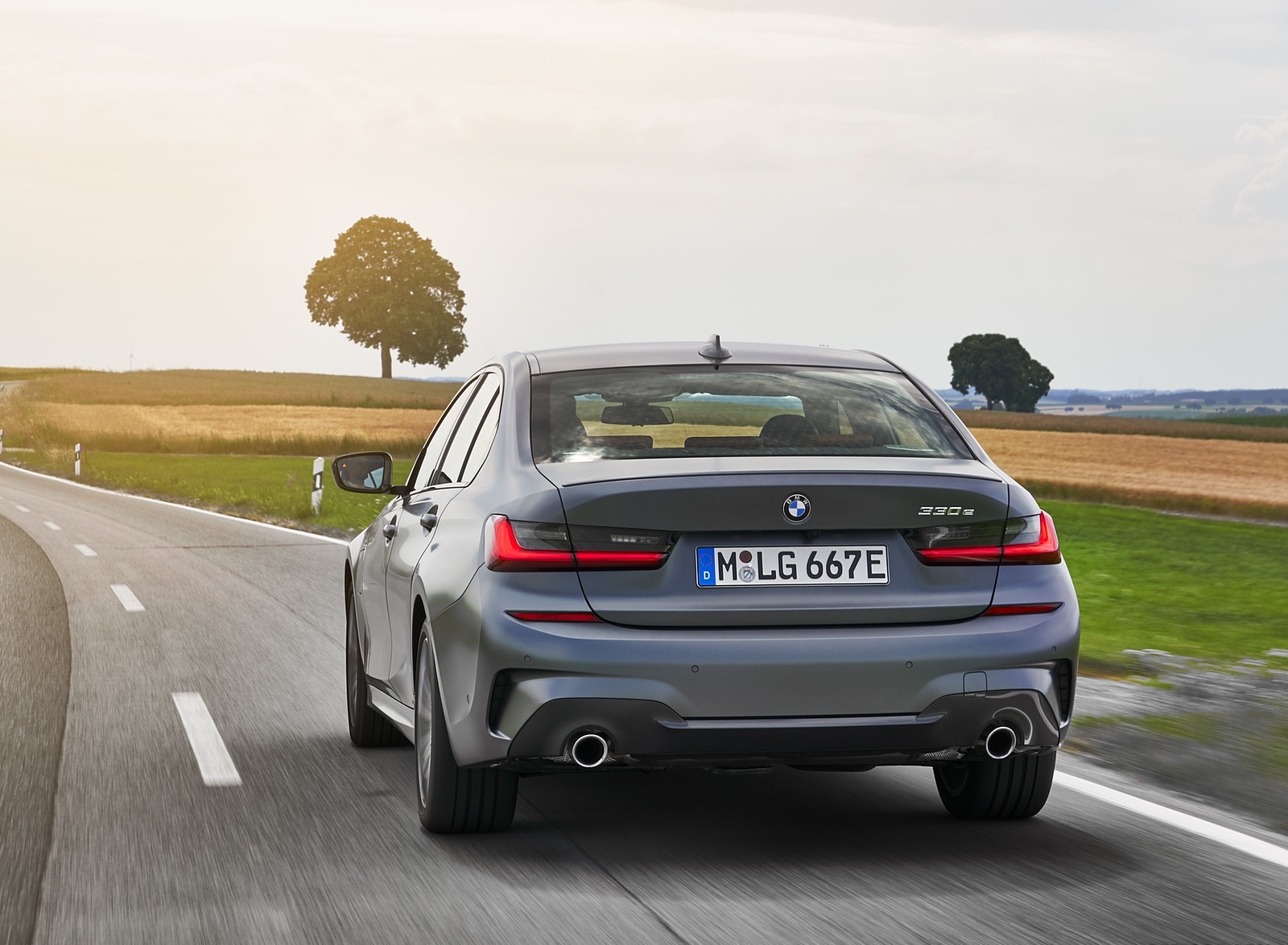 2020 BMW 330e Plug-in Hybrid Rear Wallpapers #13 of 96