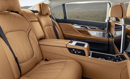 2020 BMW 7-Series 750Li Interior Rear Seats Wallpapers 450x275 (39)