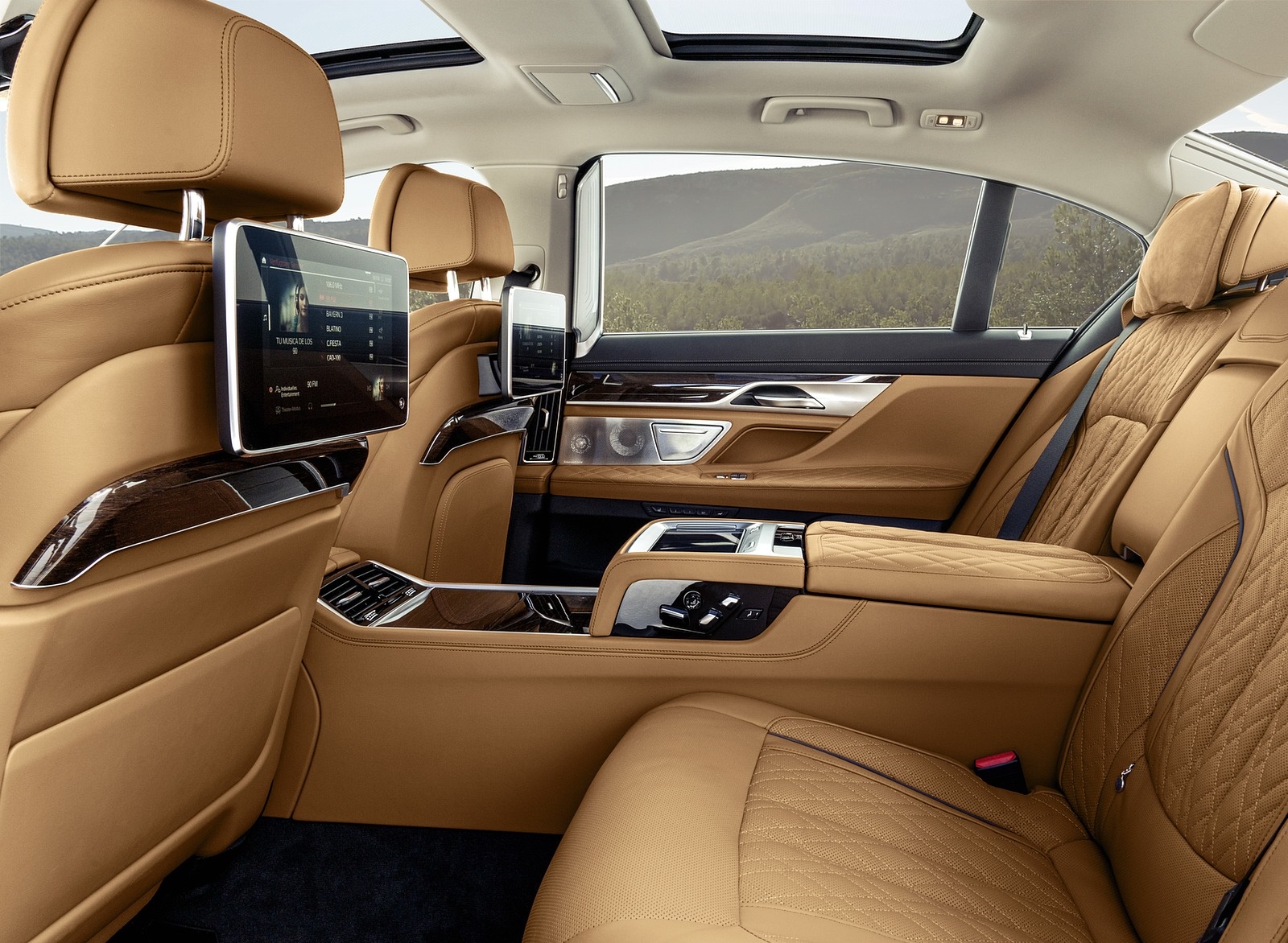 2020 BMW 7-Series 750Li Interior Rear Seats Wallpapers #31 of 45