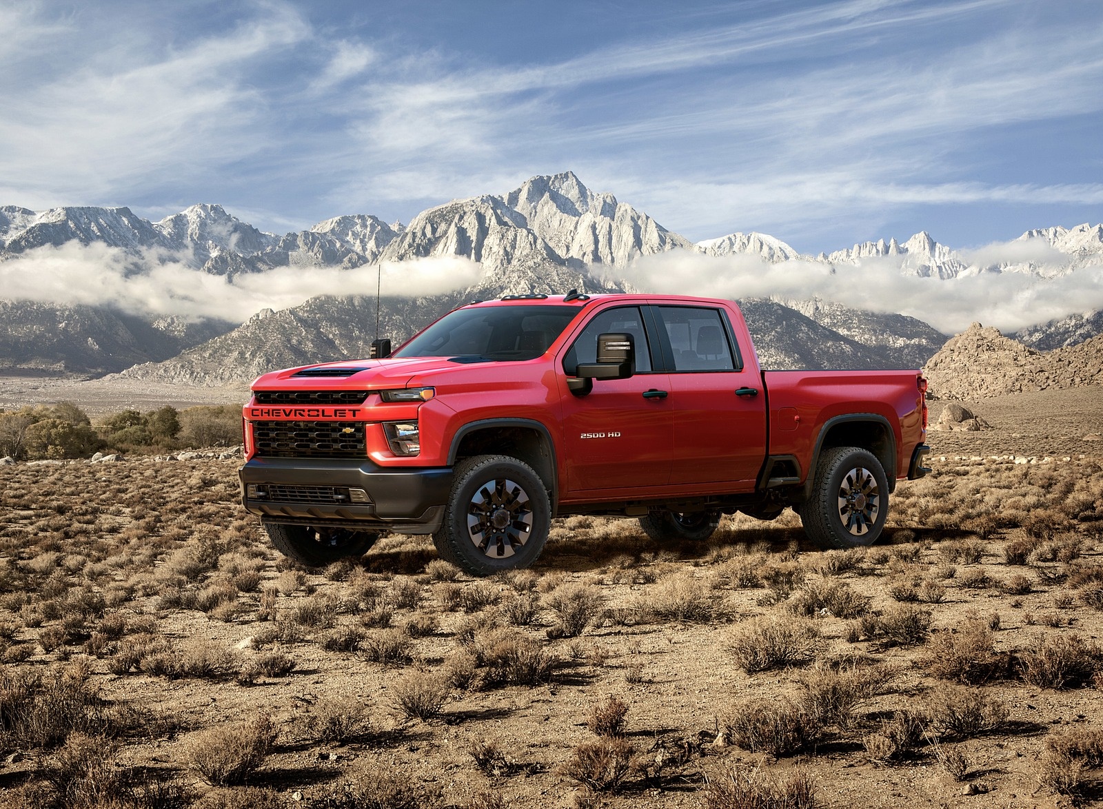 2020 Chevrolet Silverado 2500 HD Custom Front Three-Quarter Wallpapers #8 of 36