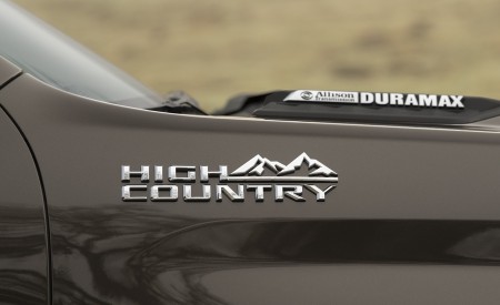 2020 Chevrolet Silverado 2500 HD High Country Badge Wallpapers 450x275 (23)