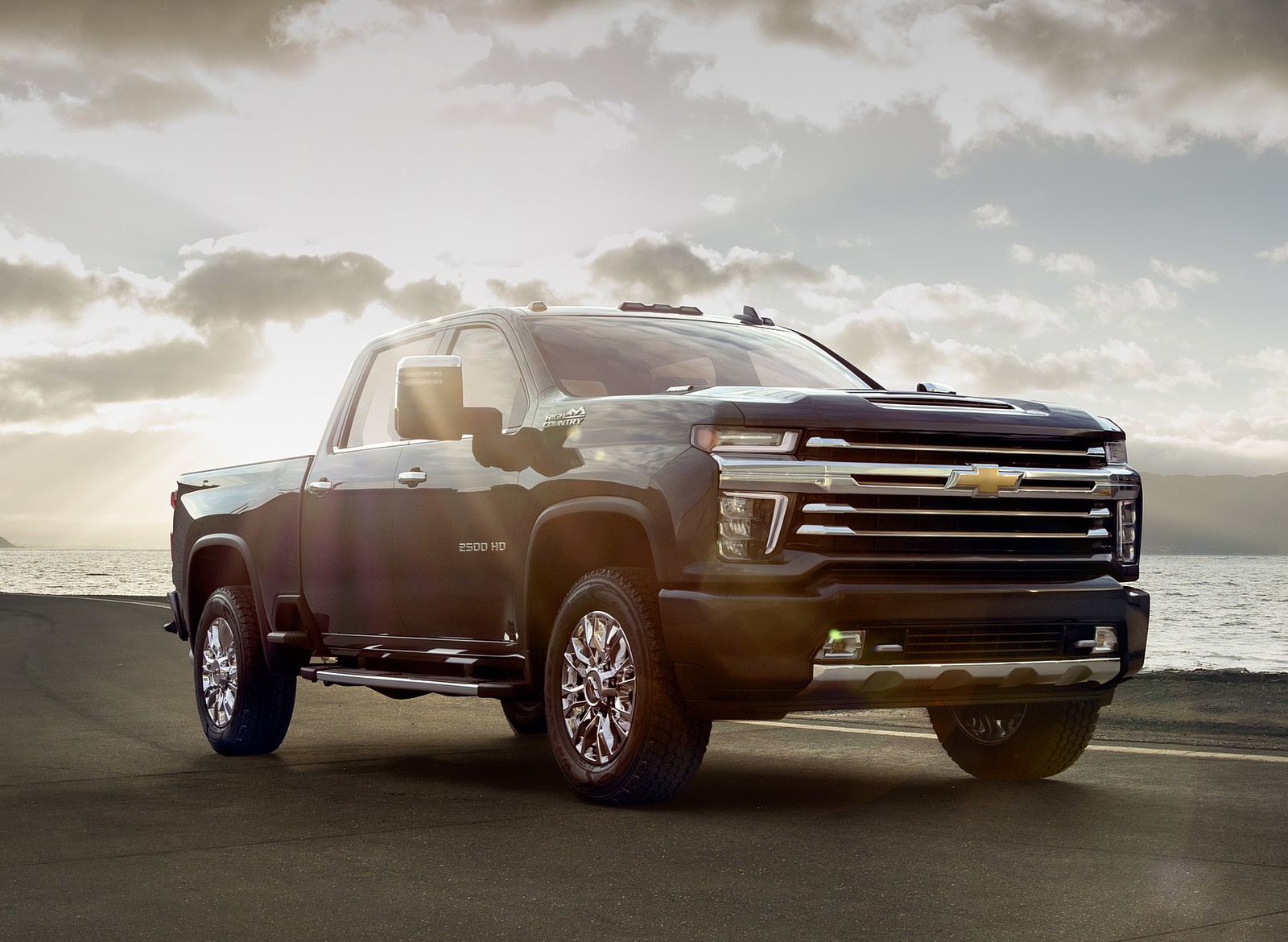 2020 Chevrolet Silverado 2500 HD High Country Front Three-Quarter Wallpapers #25 of 36