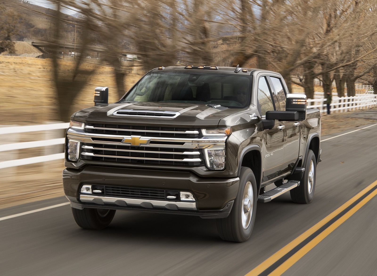 2020 Chevrolet Silverado 2500 HD High Country Front Three-Quarter Wallpapers (2)