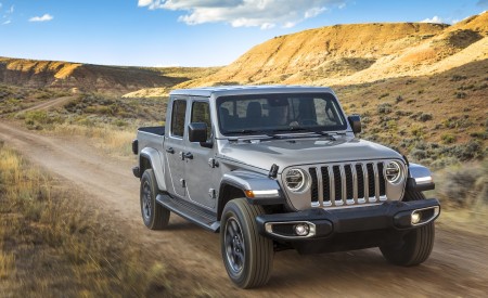 2020 Jeep Gladiator Overland Front Three-Quarter Wallpapers 450x275 (109)