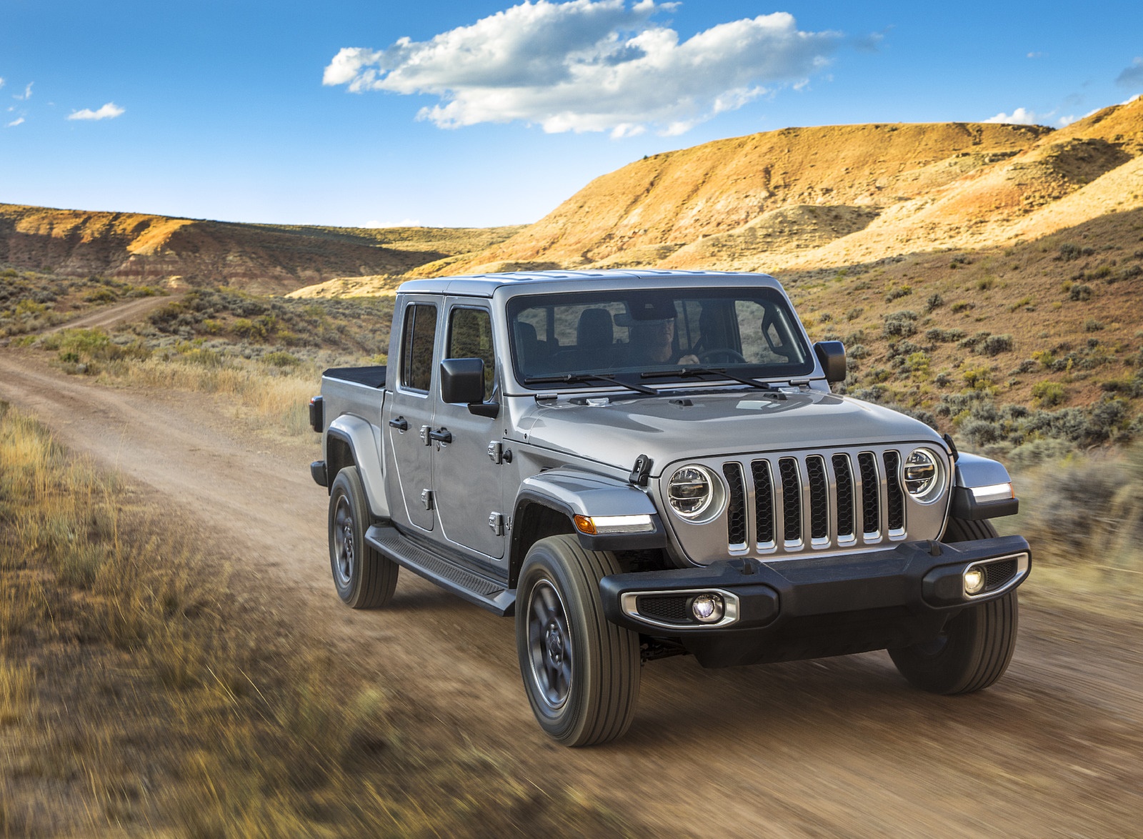 2020 Jeep Gladiator Overland Front Three-Quarter Wallpapers #109 of 125