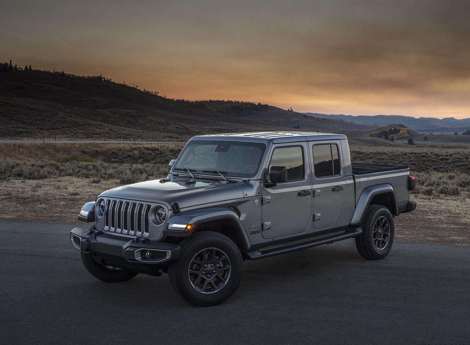 2020 Jeep Gladiator Overland Front Three-Quarter Wallpapers #98 of 125