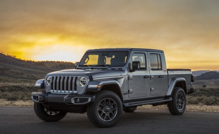2020 Jeep Gladiator Overland Front Three-Quarter Wallpapers 450x275 (111)