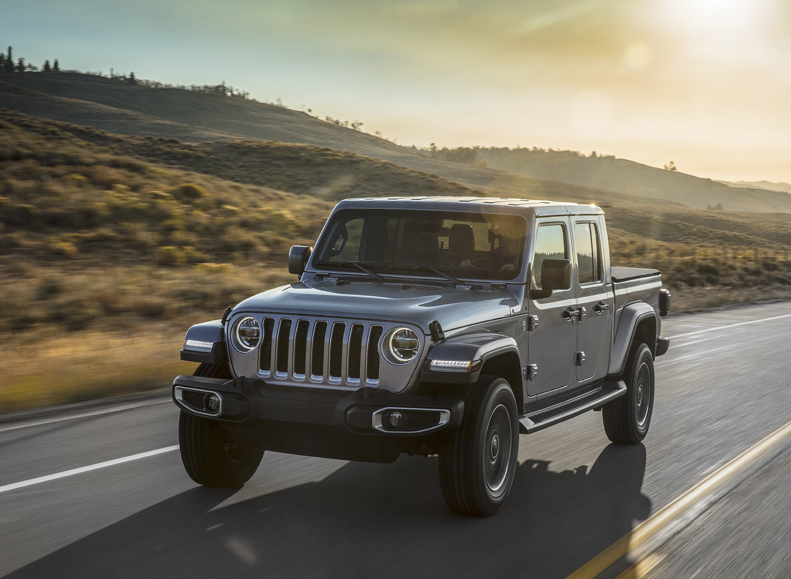 2020 Jeep Gladiator Overland Front Three-Quarter Wallpapers #100 of 125