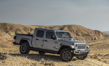2020 Jeep Gladiator Overland Front Three-Quarter Wallpapers 450x275 (121)