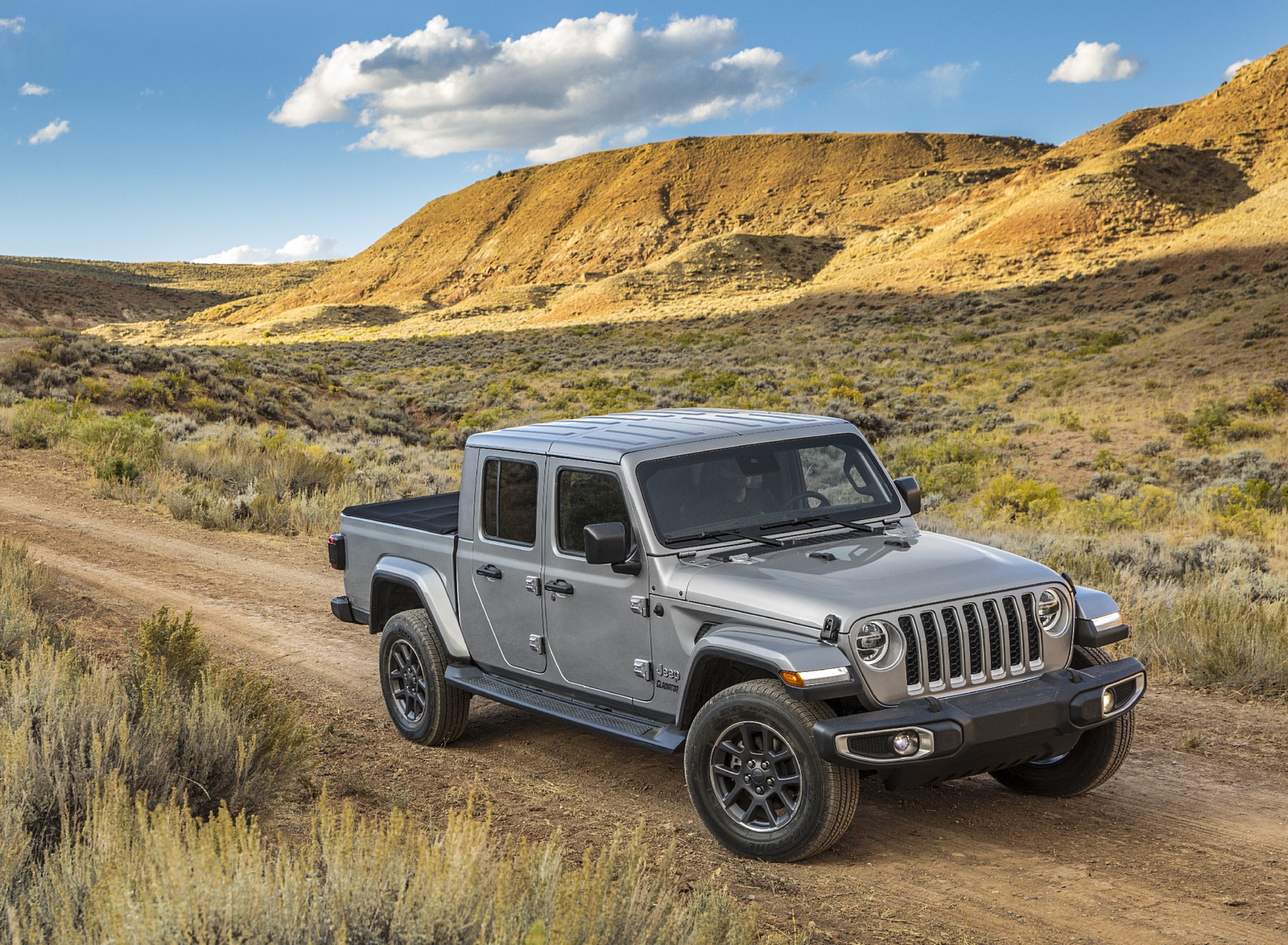 2020 Jeep Gladiator Overland Front Three-Quarter Wallpapers #112 of 125