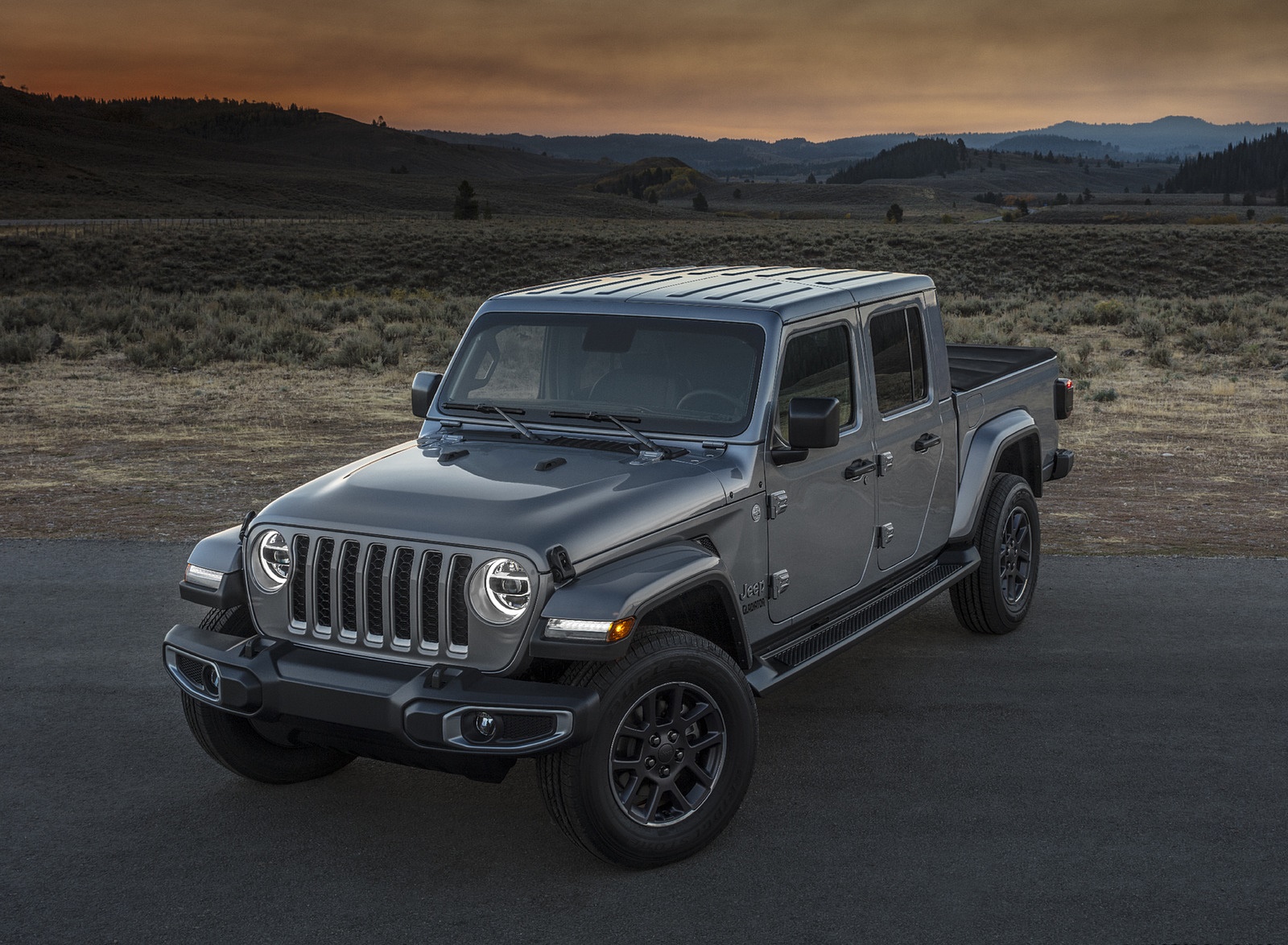 2020 Jeep Gladiator Overland Front Three-Quarter Wallpapers #101 of 125