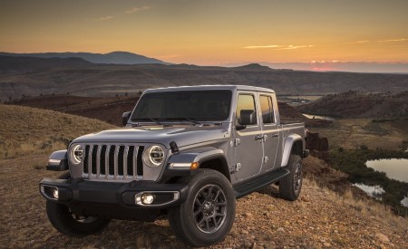 2020 Jeep Gladiator Overland Front Wallpapers 450x275 (113)