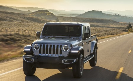 2020 Jeep Gladiator Overland Front Wallpapers 450x275 (102)