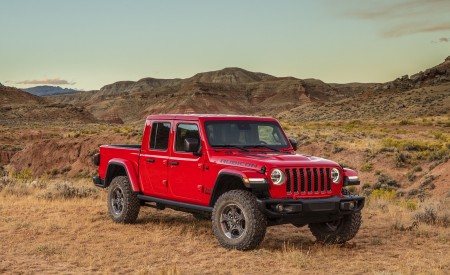 2020 Jeep Gladiator Rubicon Front Three-Quarter Wallpapers 450x275 (57)