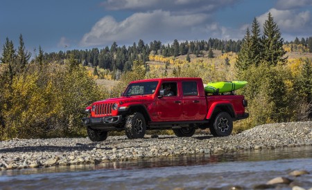2020 Jeep Gladiator Rubicon Front Three-Quarter Wallpapers 450x275 (28)