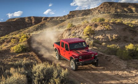 2020 Jeep Gladiator Rubicon Front Three-Quarter Wallpapers 450x275 (56)
