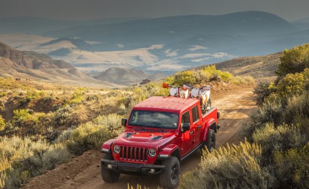 2020 Jeep Gladiator Rubicon Front Three-Quarter Wallpapers 450x275 (39)