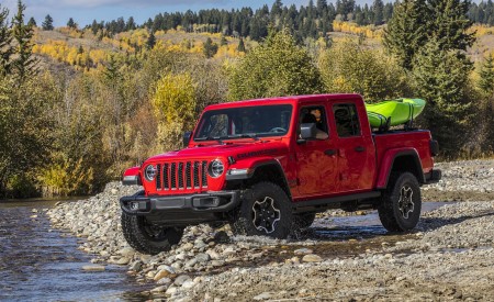 2020 Jeep Gladiator Rubicon Front Three-Quarter Wallpapers 450x275 (30)