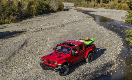 2020 Jeep Gladiator Rubicon Front Three-Quarter Wallpapers 450x275 (12)