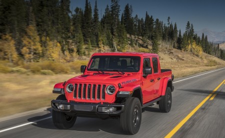 2020 Jeep Gladiator Rubicon Front Wallpapers 450x275 (2)