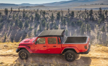 2020 Jeep Gladiator Rubicon Side Wallpapers 450x275 (64)