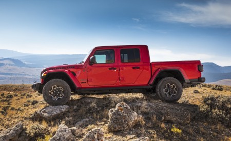 2020 Jeep Gladiator Rubicon Side Wallpapers 450x275 (60)