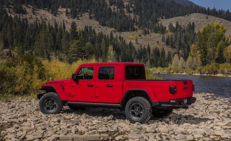 2020 Jeep Gladiator Rubicon Side Wallpapers 450x275 (33)