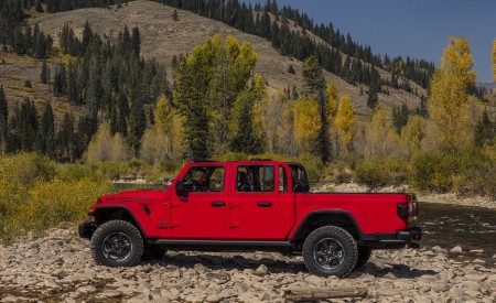 2020 Jeep Gladiator Rubicon Side Wallpapers 450x275 (34)