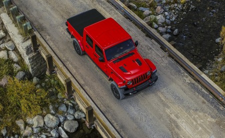 2020 Jeep Gladiator Rubicon Top Wallpapers 450x275 (15)