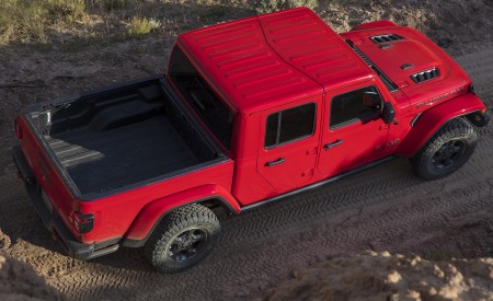 2020 Jeep Gladiator Rubicon Top Wallpapers 450x275 (48)