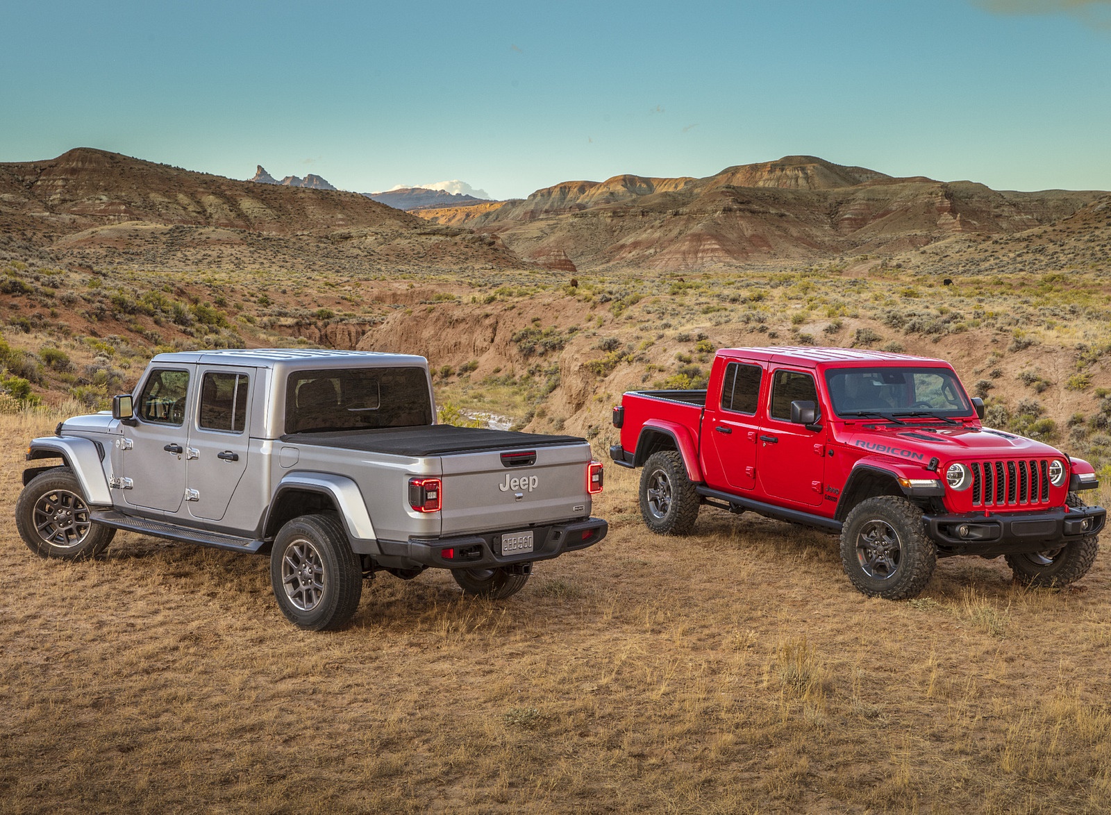 2020 Jeep Gladiator Rubicon and Jeep Gladiator Overland Front Wallpapers #76 of 125