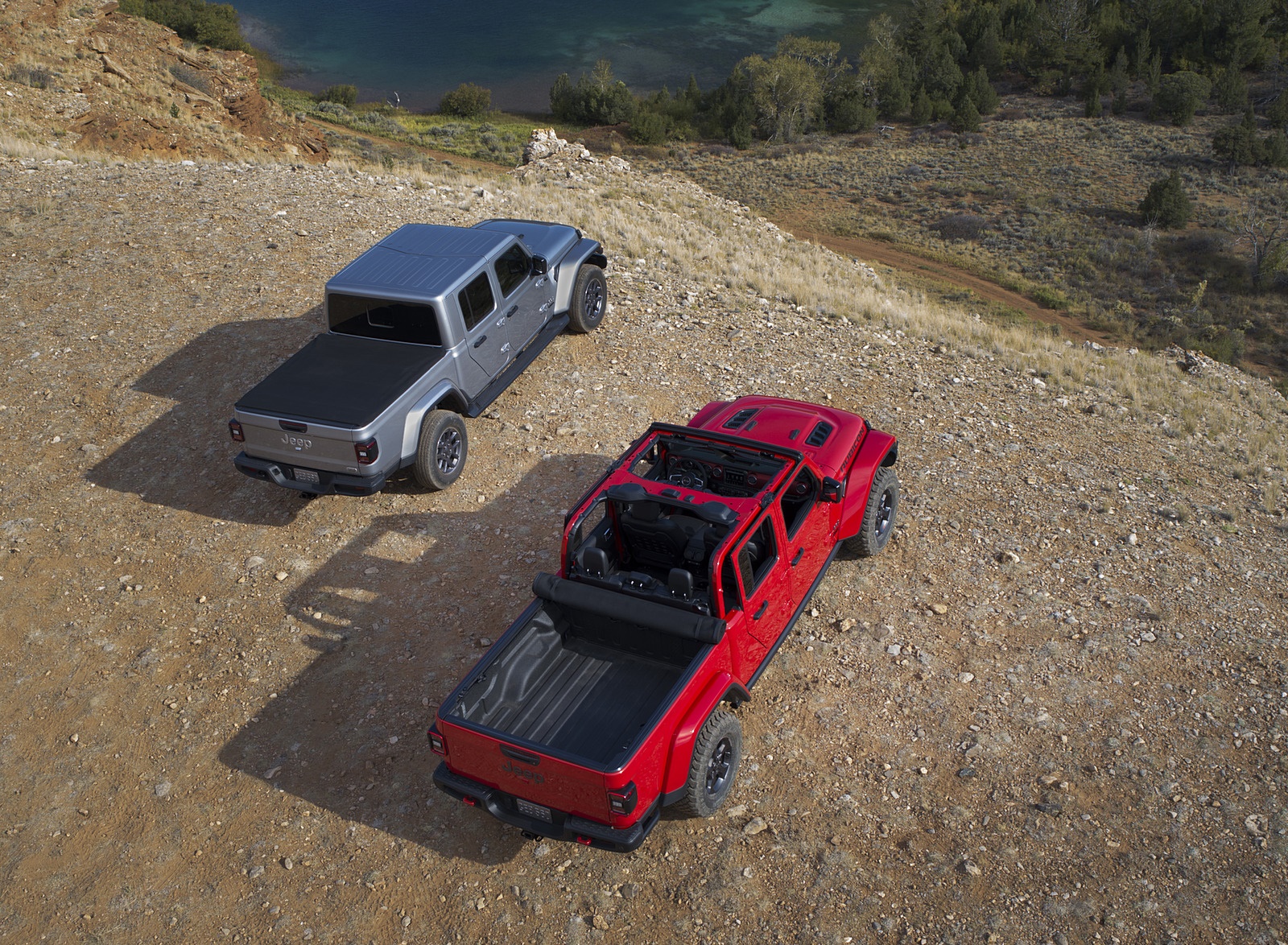 2020 Jeep Gladiator Rubicon and Jeep Gladiator Overland Rear Three-Quarter Wallpapers #79 of 125