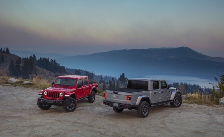 2020 Jeep Gladiator Rubicon and Jeep Gladiator Overland Wallpapers 450x275 (93)
