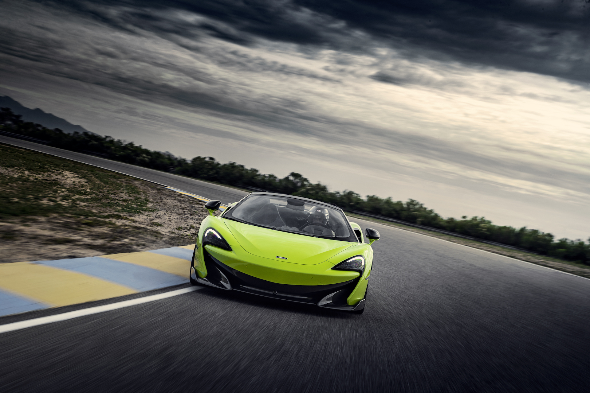2020 McLaren 600LT Spider (Color: Lime Green) Front Three-Quarter Wallpapers #55 of 99