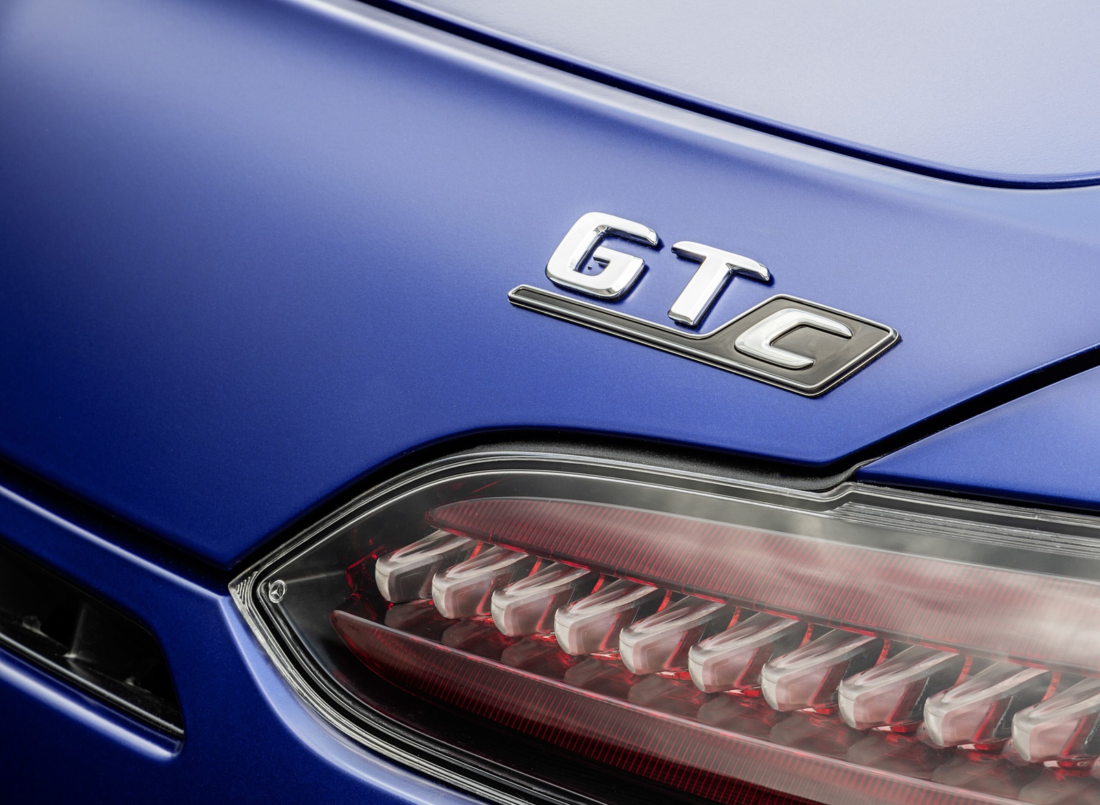 2020 Mercedes-AMG GT C Roadster (Color: Brilliant Blue) Detail Wallpapers #134 of 136