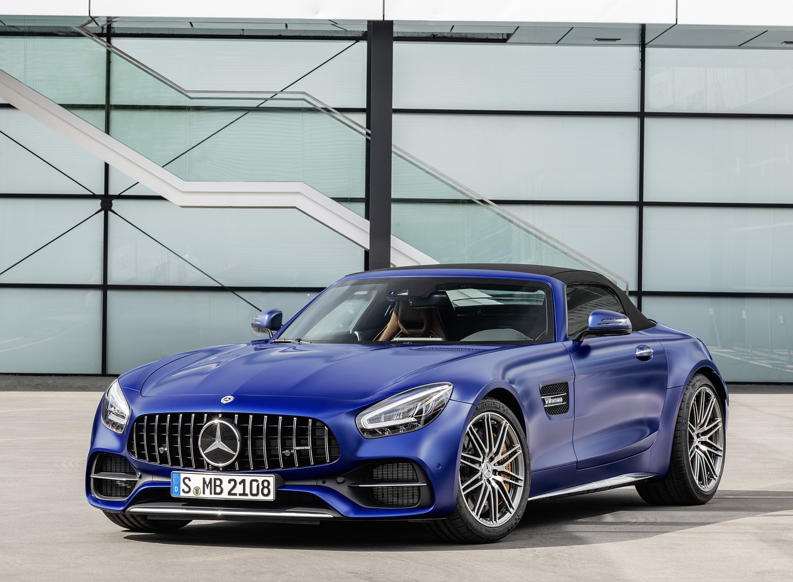 2020 Mercedes-AMG GT C Roadster (Color: Brilliant Blue) Front Three-Quarter Wallpapers #127 of 136