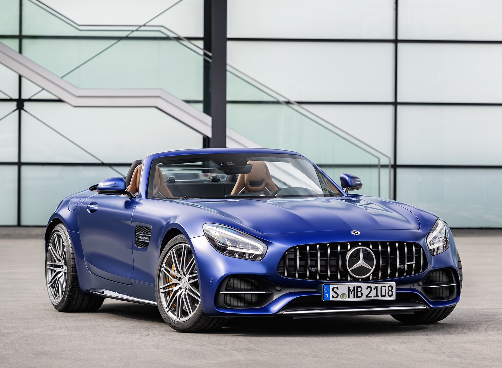2020 Mercedes-AMG GT C Roadster (Color: Brilliant Blue) Front Three-Quarter Wallpapers #128 of 136