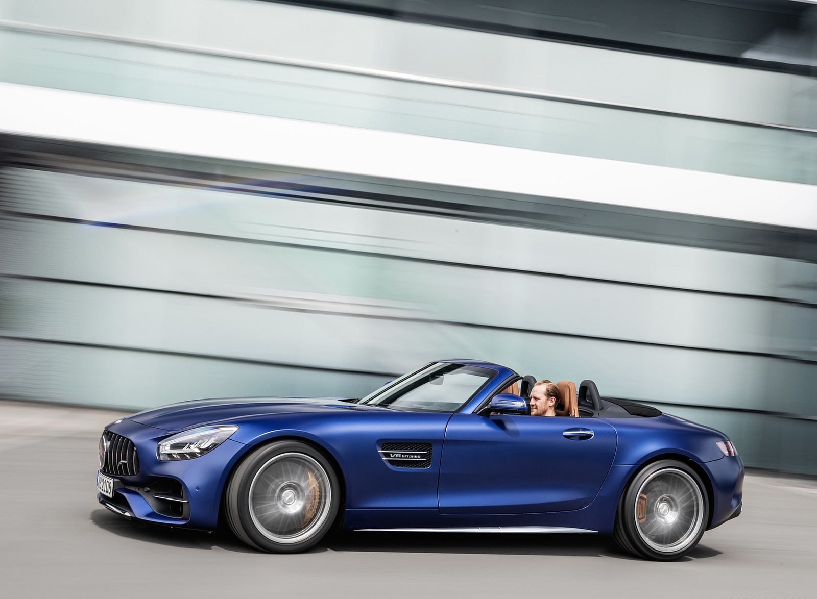 2020 Mercedes-AMG GT C Roadster (Color: Brilliant Blue) Side Wallpapers #116 of 136