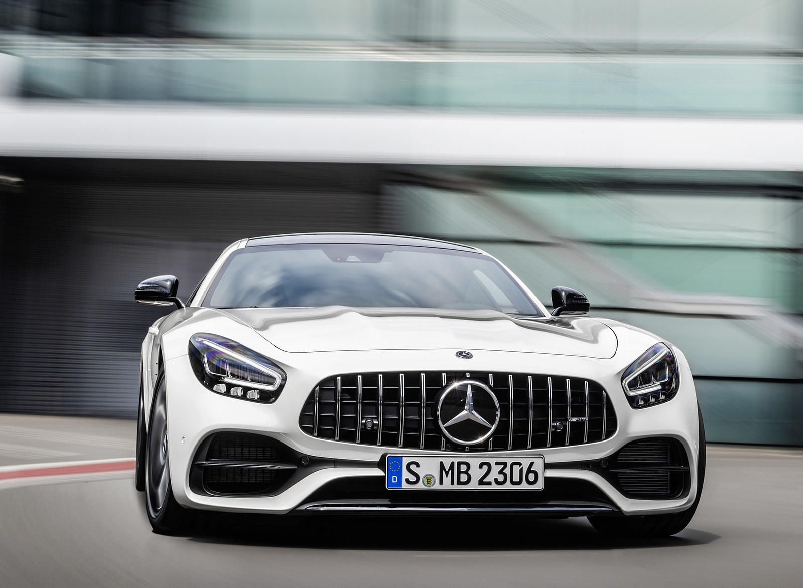 2020 Mercedes-AMG GT (Color: Designo Diamond White Bright) Front Wallpapers #103 of 136