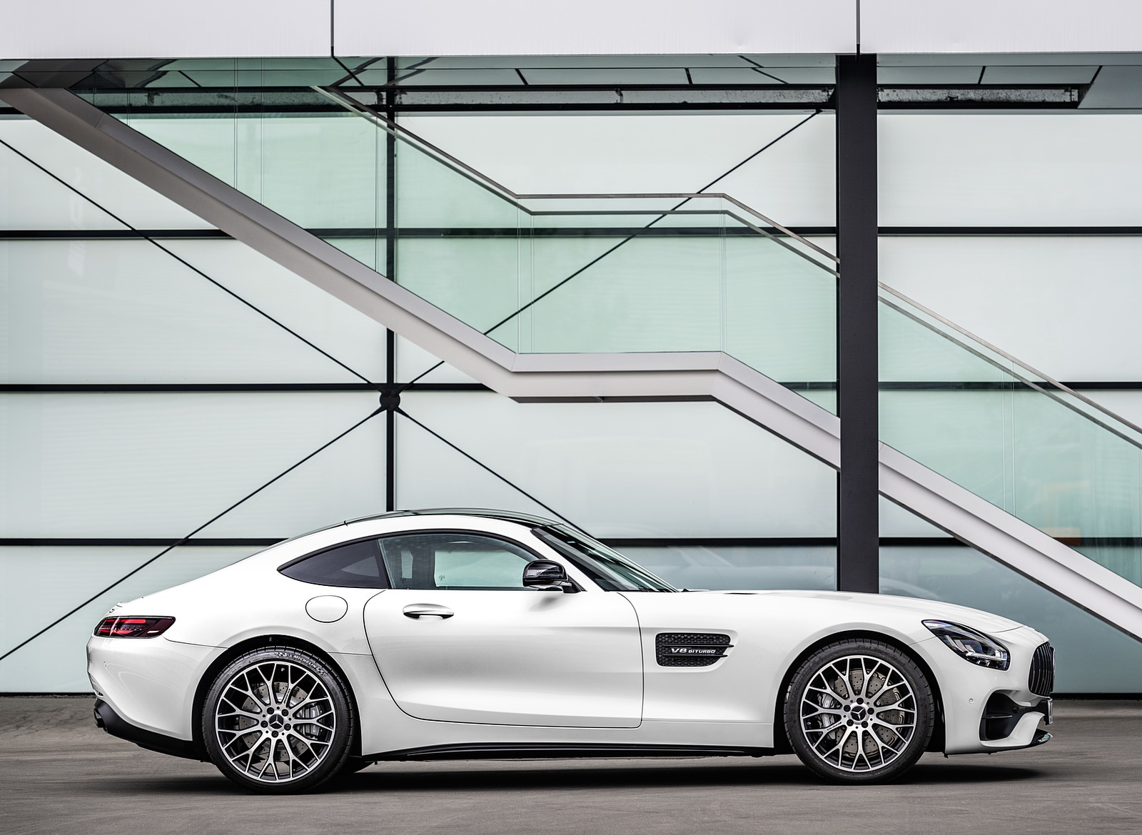 2020 Mercedes-AMG GT (Color: Designo Diamond White Bright) Side Wallpapers #106 of 136