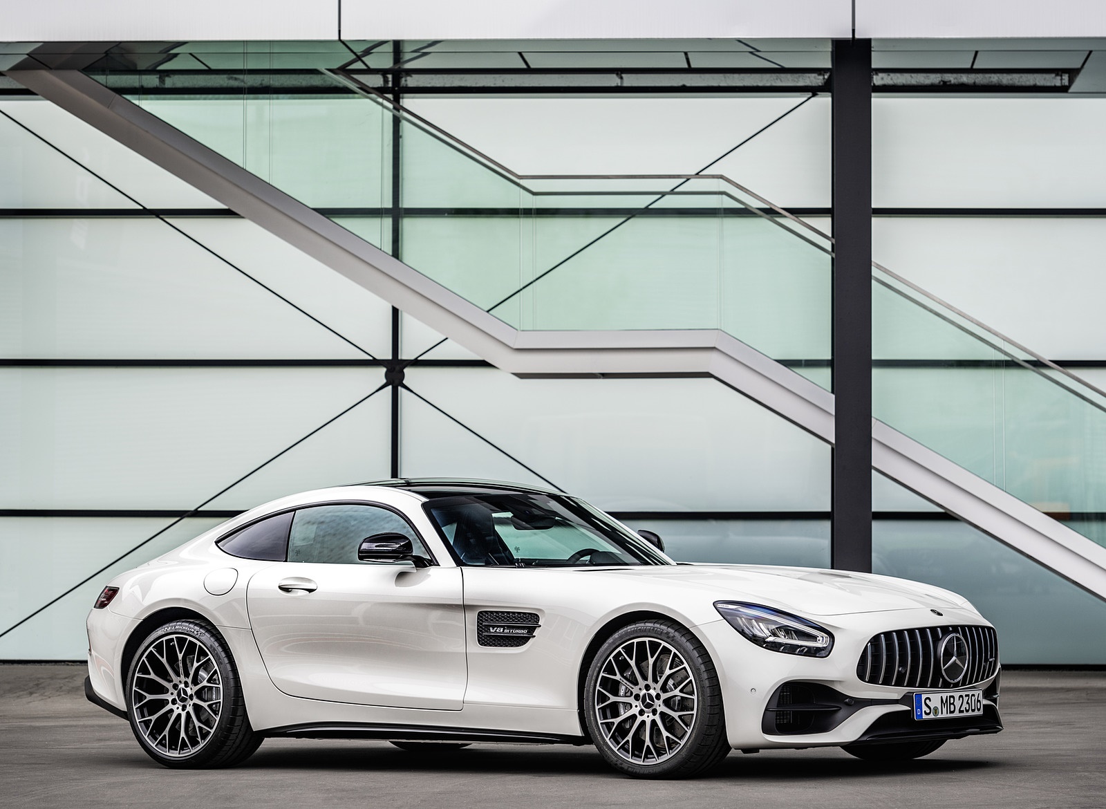 2020 Mercedes-AMG GT (Color: Designo Diamond White Bright) Side Wallpapers #105 of 136