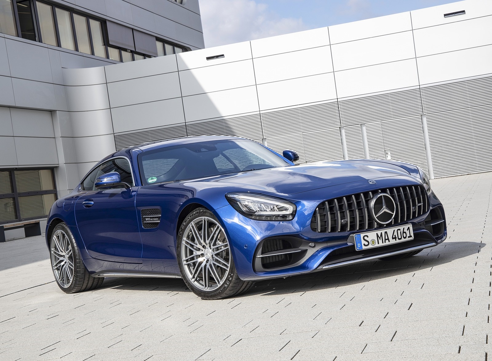 2020 Mercedes-AMG GT Coupe (Color: Brilliant Blue Metallic) Front Three-Quarter Wallpapers #75 of 136